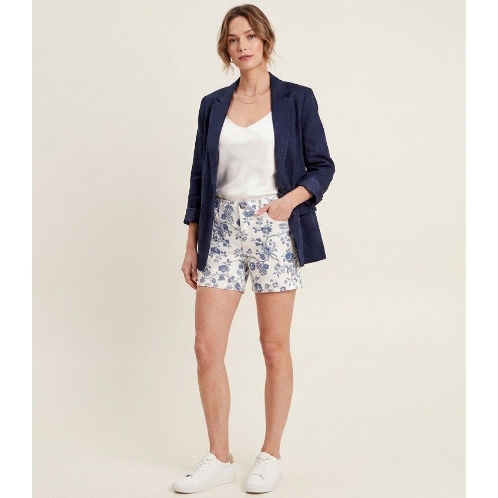 NWT Two by Vince Camuto White Blue Floral Denim Mid Rise Jean Shorts Size 27 $79